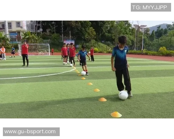 推动校园足球发展战略助力青少年全面素质提升与健康成长